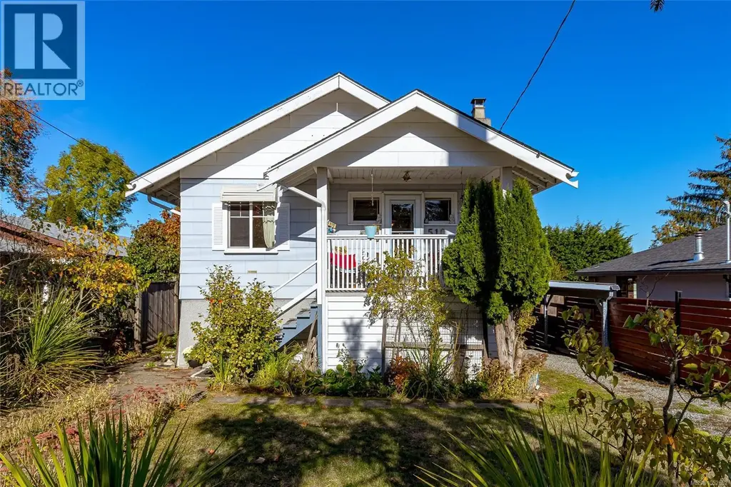 510 Walter Ave, Saanich