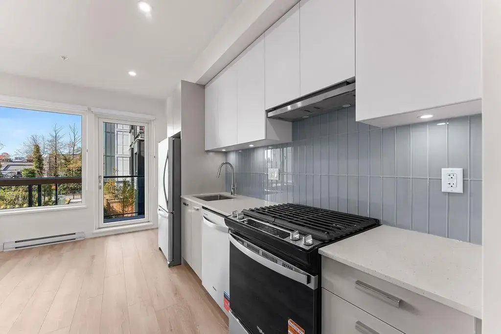 220 13760 75a Avenue, Surrey