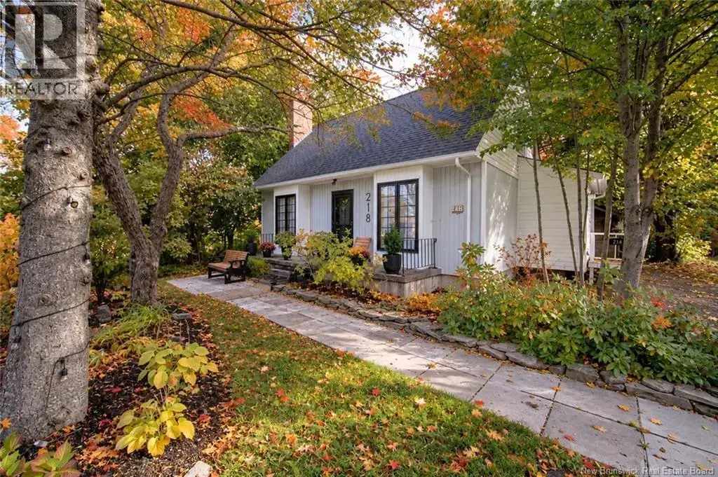 218 Colonial Heights, Fredericton