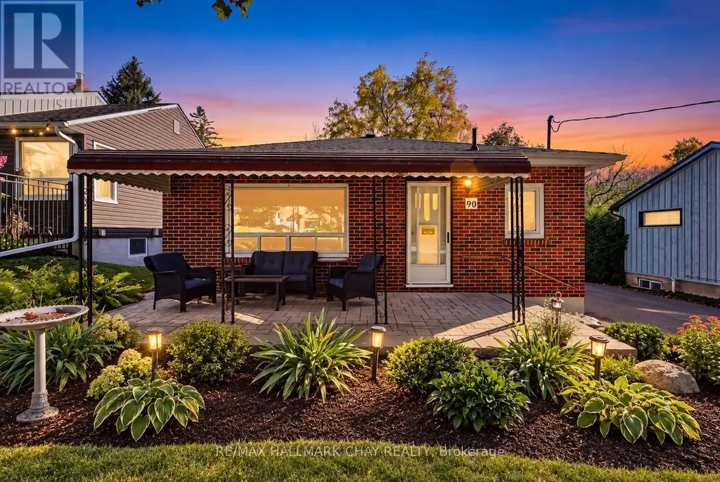 90 Roxborough Road, Newmarket (Gorham-College Manor)