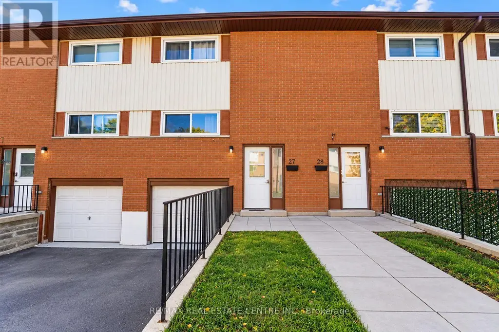 27 Woodman Drive N, Hamilton (Kentley)