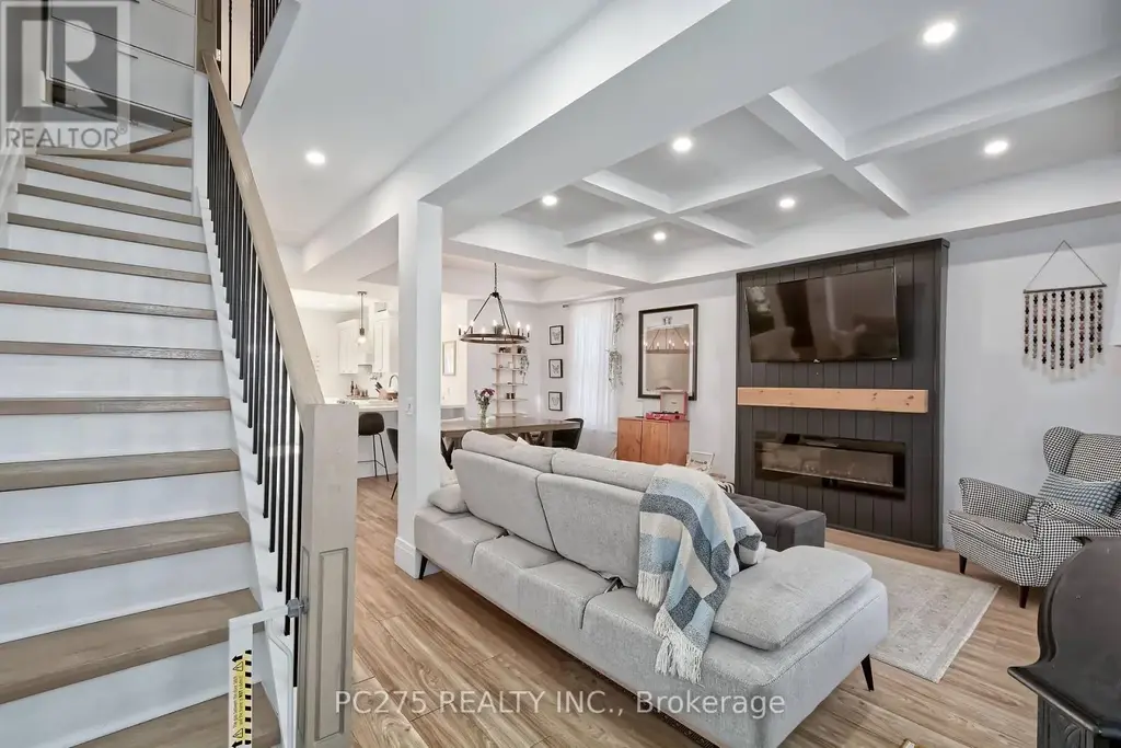 92 Walnut Street, Brant (Paris)