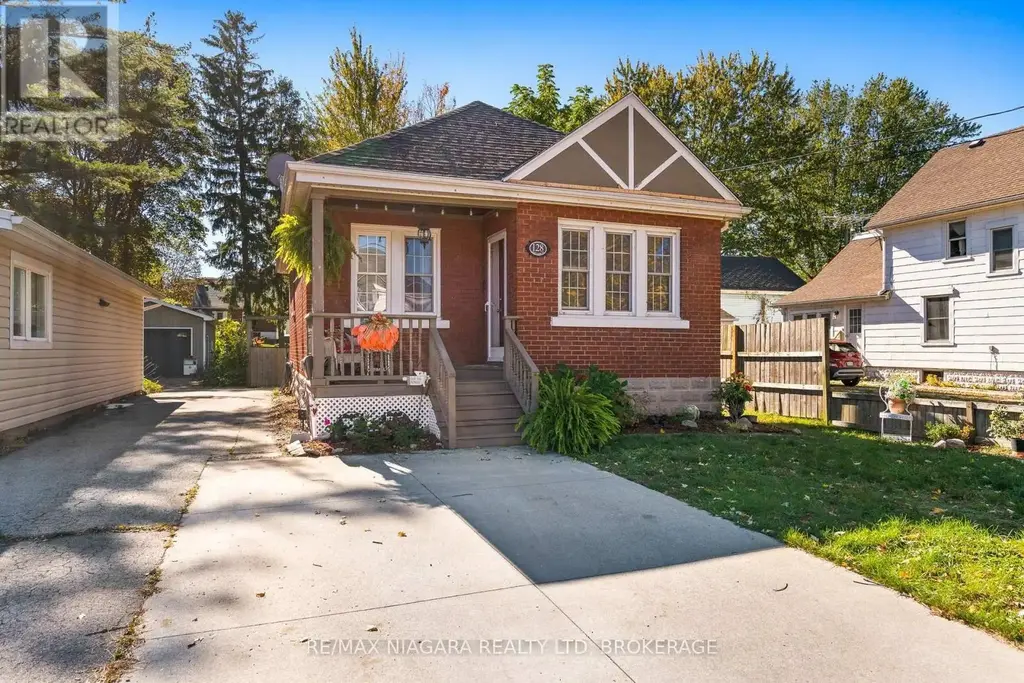 128 Adelaide Street, Port Colborne (Sugarloaf)