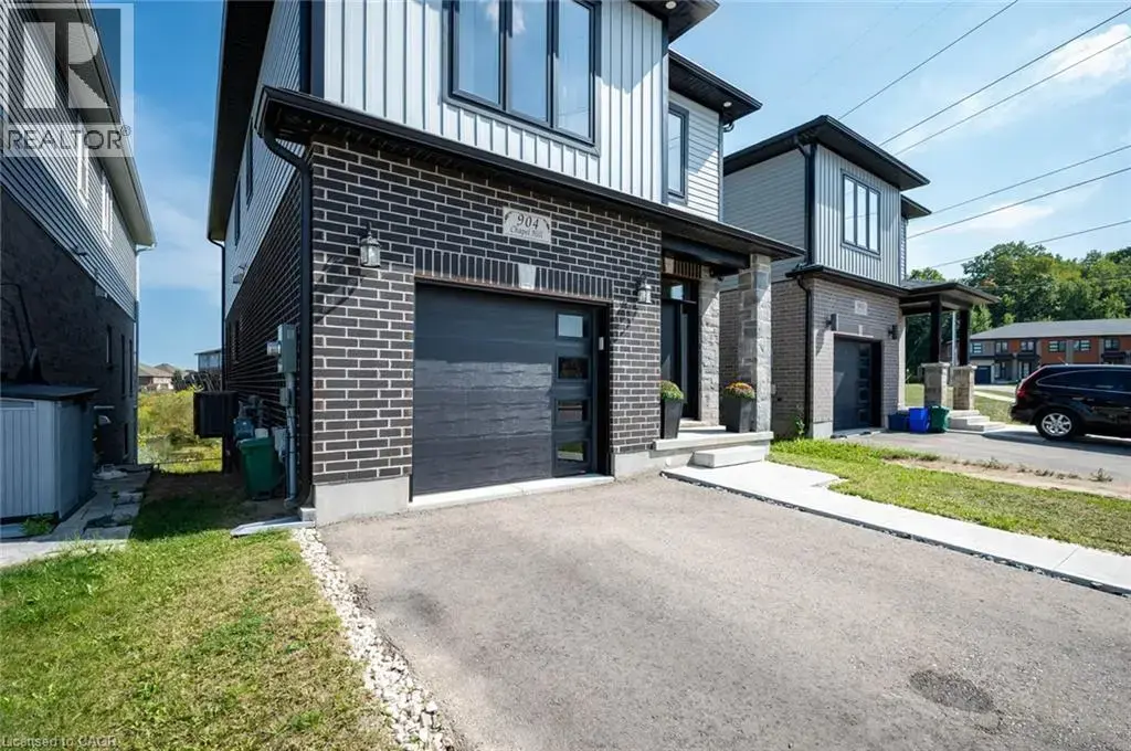 904 Chapel Hill Court, Kitchener