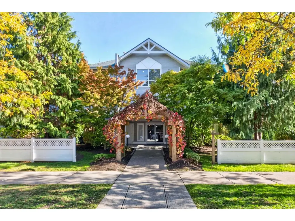 202 10130 139 Street, Surrey