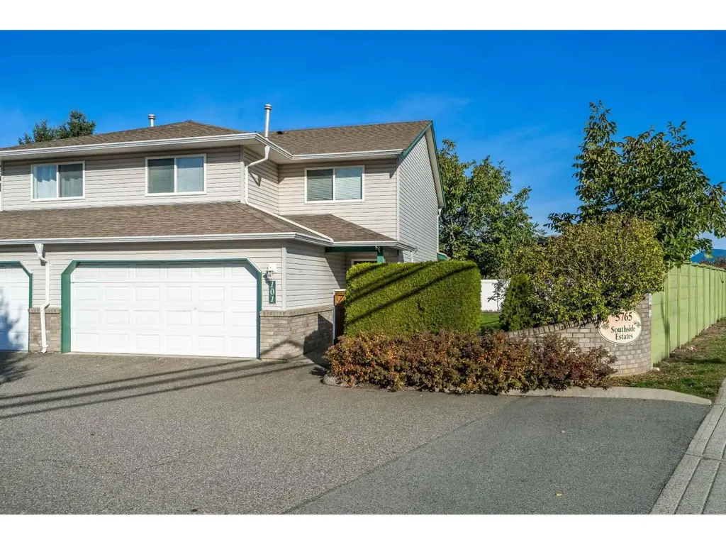 101 5765 Vedder Road, Garrison Crossing, Chilliwack