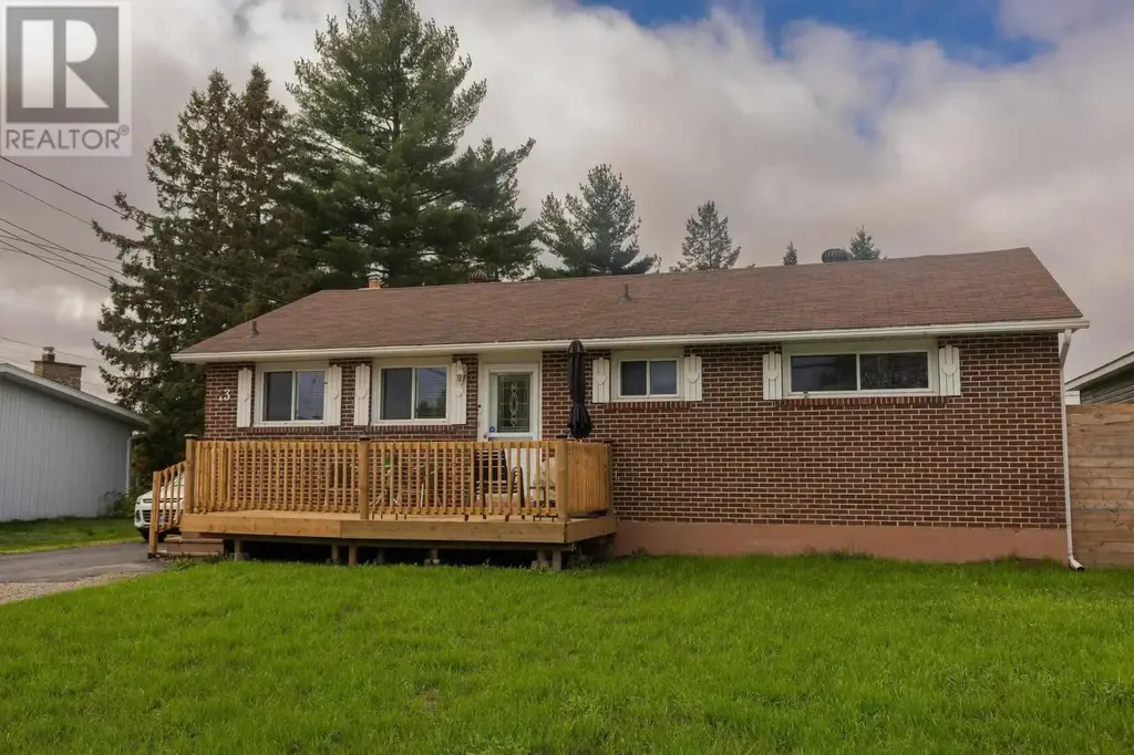13 Pentagon Blvd, Sault Ste. Marie