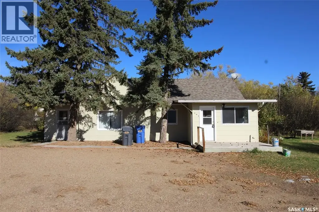 204 1st Street E, Climax
