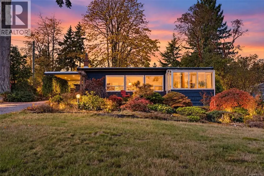 8698 East Saanich Rd, North Saanich