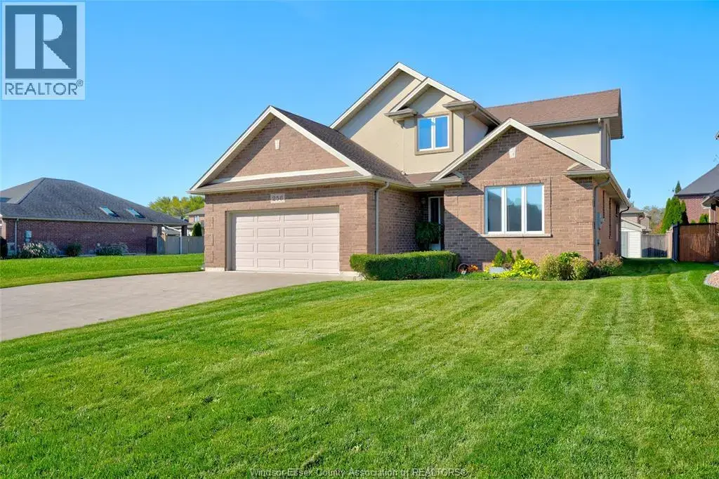 256 Maxwell Crescent, Lakeshore