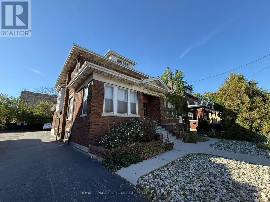 826 Main Street E, Hamilton (Blakeley)