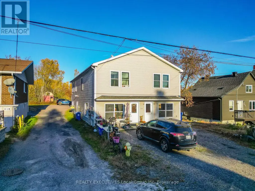 860 Worthington Street E, North Bay (Central)