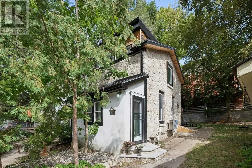 37 Arthur Street N, Guelph (St. George's)