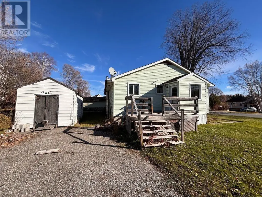 10 Adjala Avenue, Manitouwadge