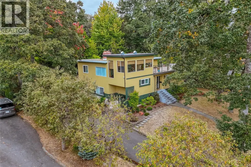 644 Fernhill Rd, Esquimalt