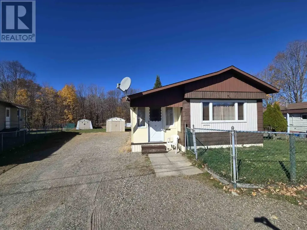 11 Chalmers Cres, Elliot Lake