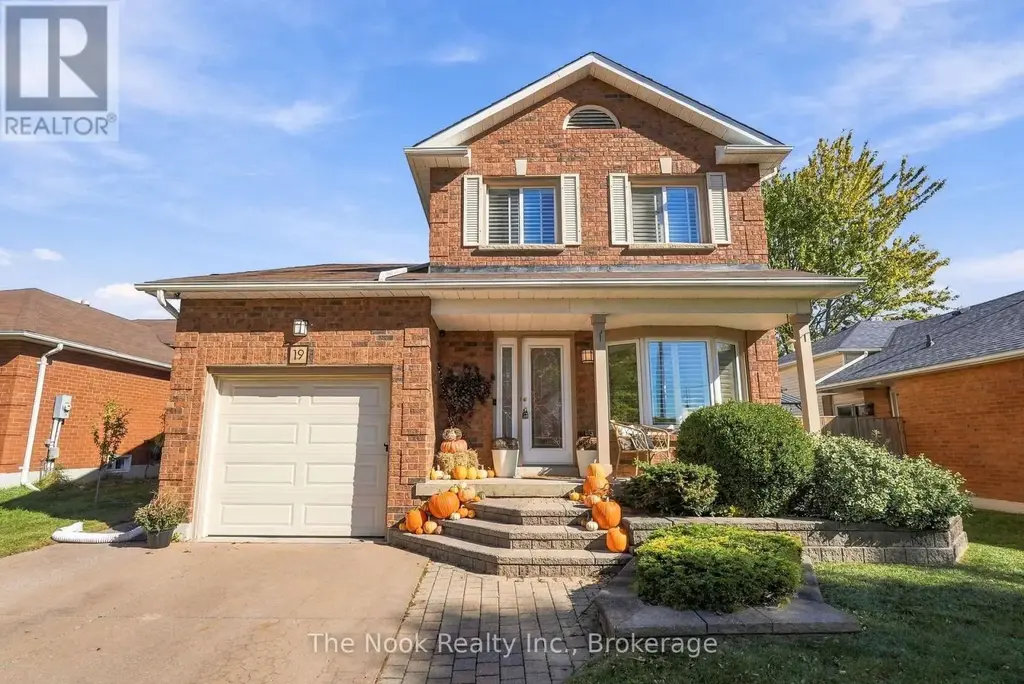 19 Sandringham Drive, Clarington (Courtice)
