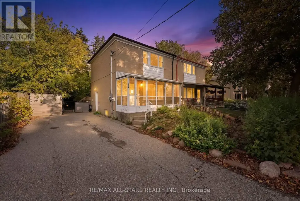 333 Neal Drive, Richmond Hill (Crosby)