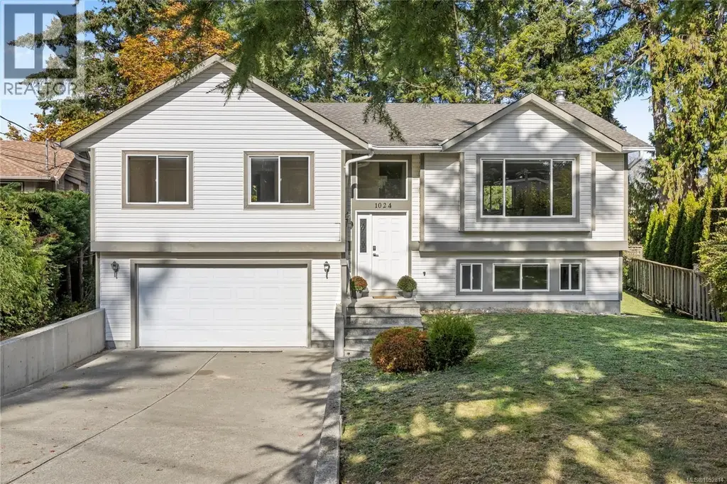 1024 Centre Cres, Qualicum Beach