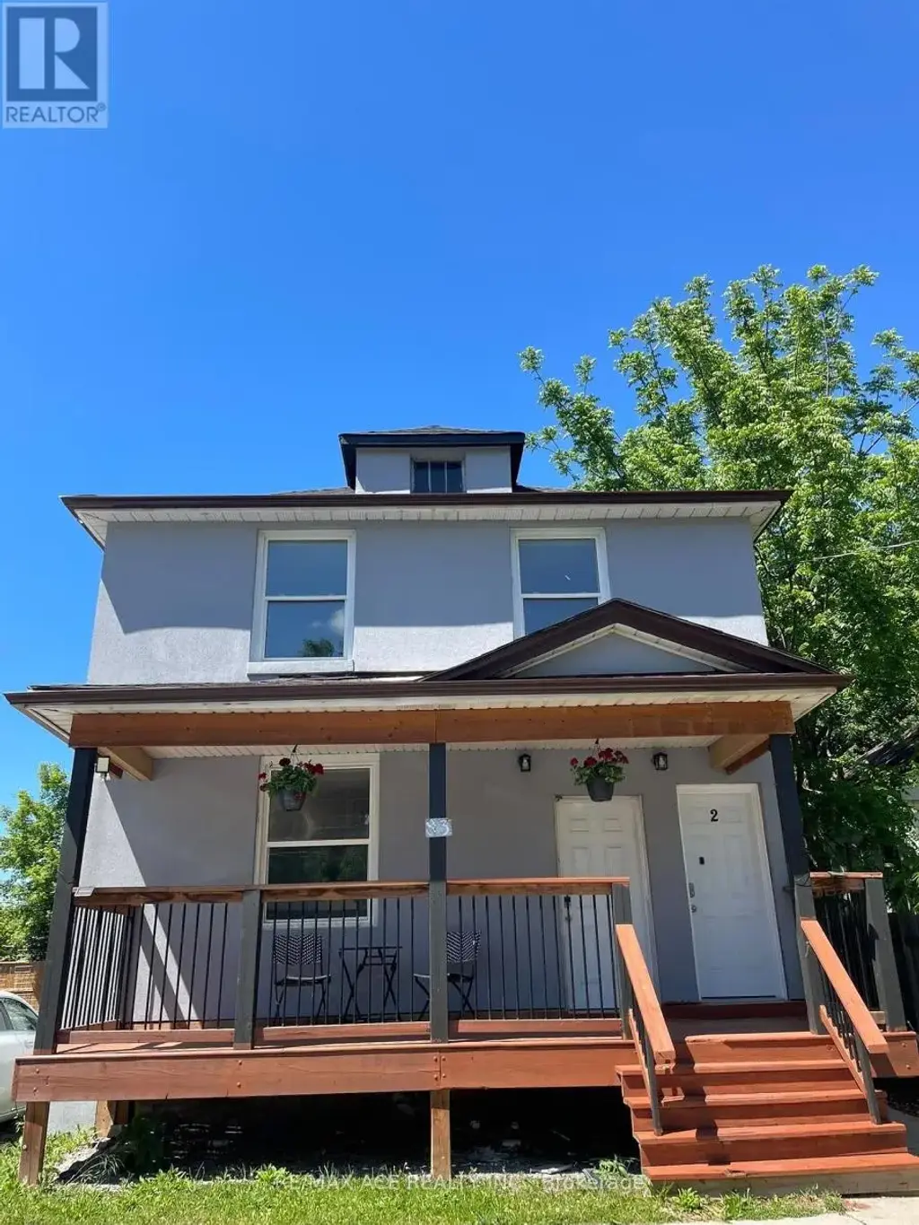 83 Carlton Street, St. Catharines (Haig)