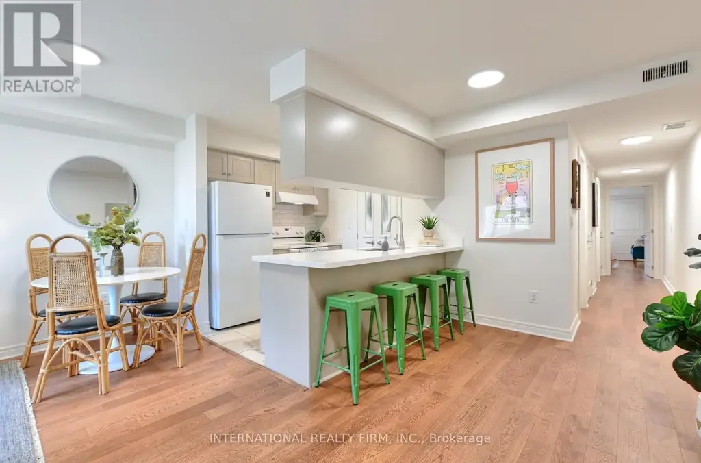 201 - 60 Aerodrome Crescent, Toronto (Thorncliffe Park)