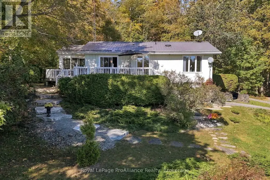 487 Morrison Point Road, Prince Edward County (South Marysburg Ward)