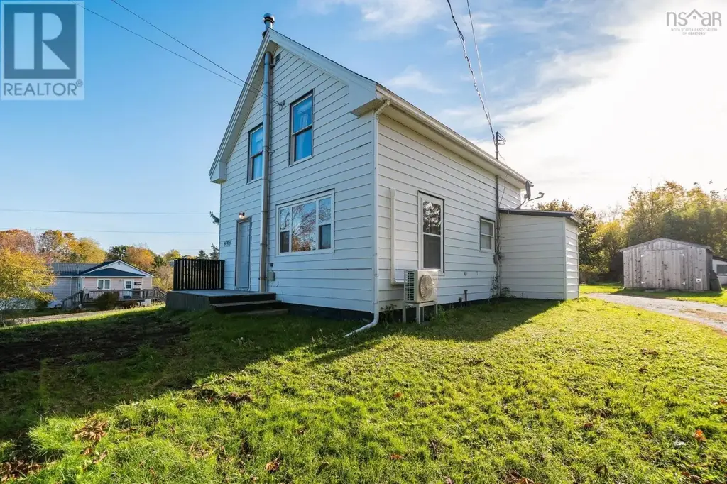 6648 Highway 215, Cheverie