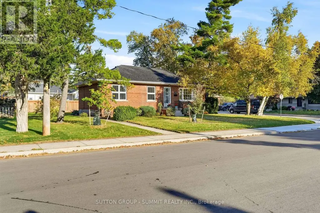 2117 Maplewood Drive, Burlington (Brant)