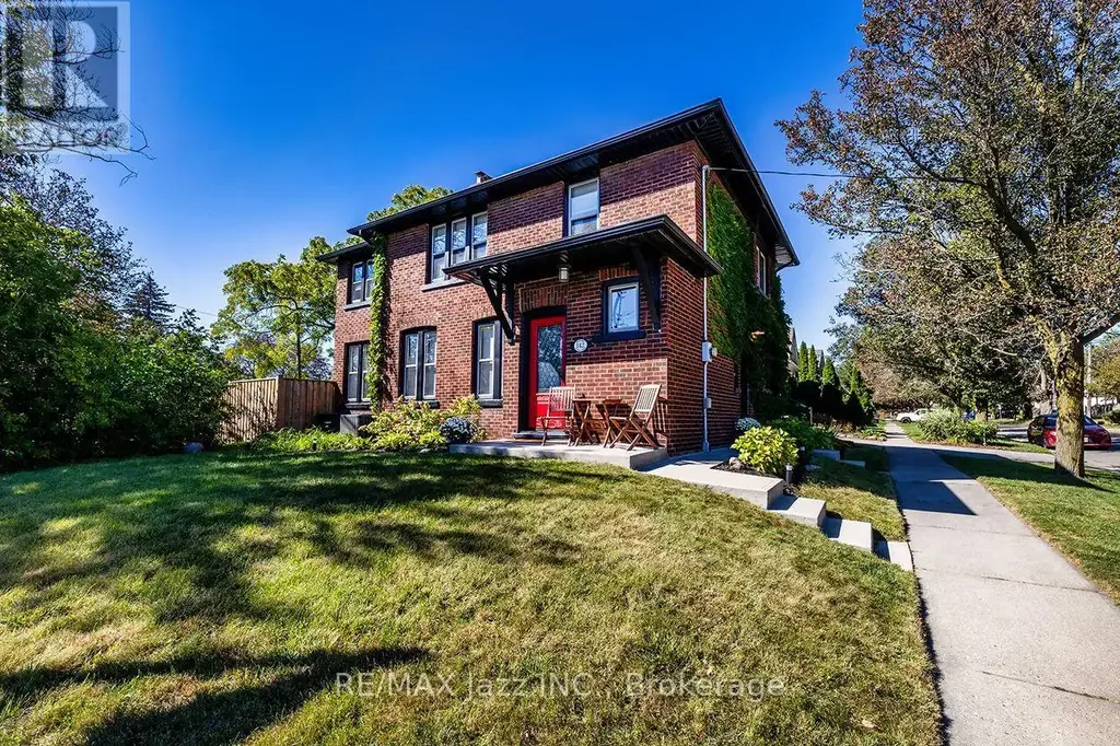 142 Adelaide Avenue W, Oshawa (O'Neill)