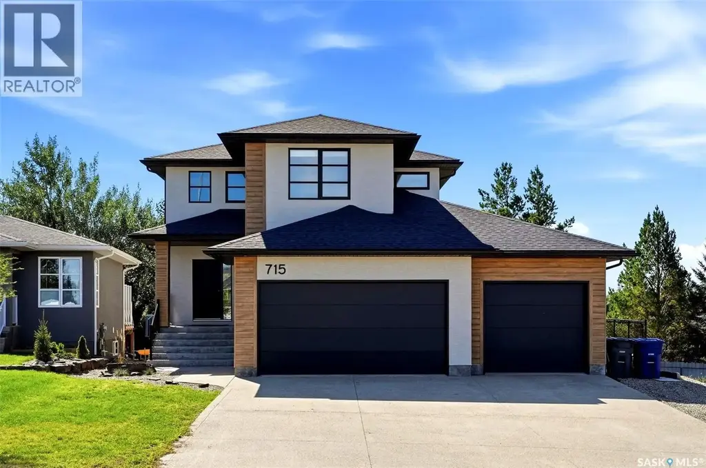 715 3rd Avenue, Pilot Butte