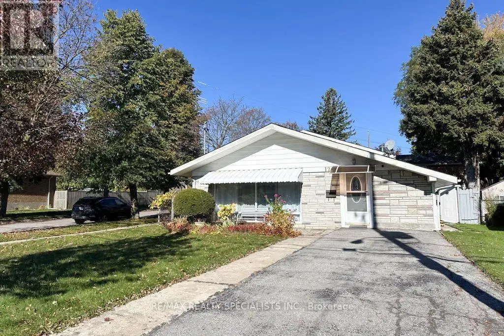 124 Roebuck Drive, Toronto (Kennedy Park)
