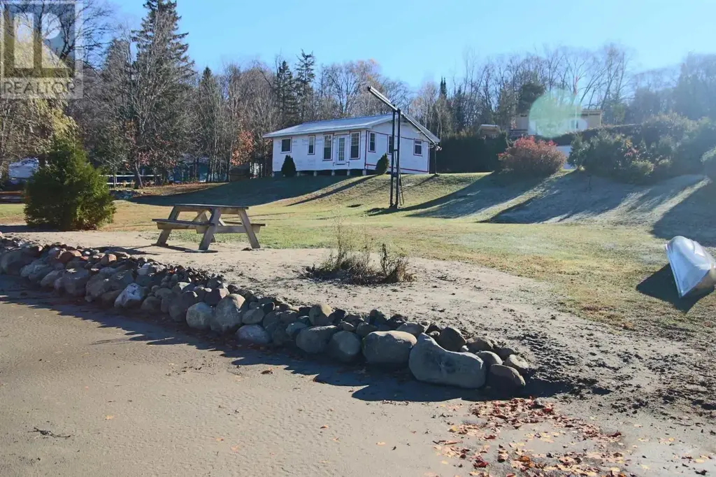 6 Weckstrom Lake Rd, Searchmont