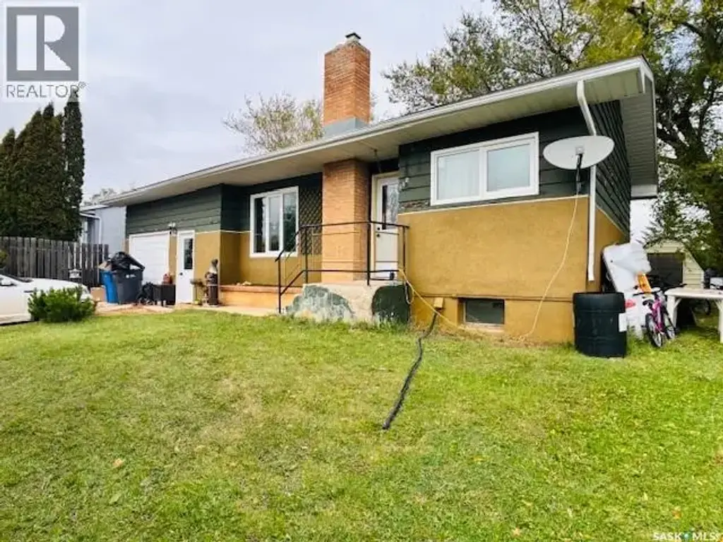 112 Fraser Avenue, Oxbow