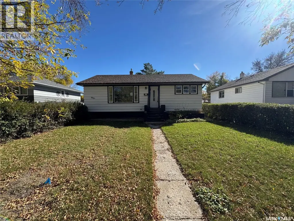 629 17th Avenue E, Regina