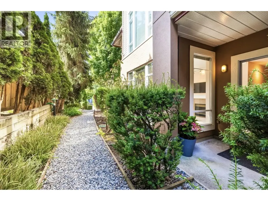 206 678 W Queens Road, North Vancouver
