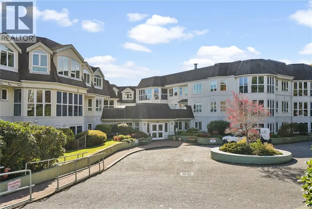 108 1521 Church Ave, Saanich