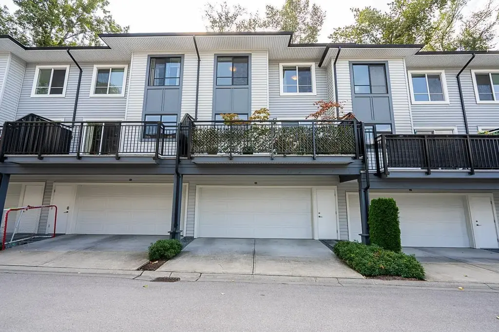 2004 18505 Laurensen Place, Surrey