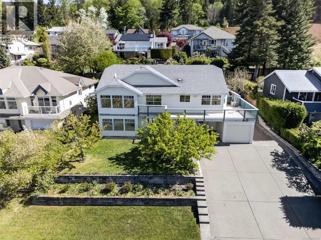 365 Panorama Cres, Courtenay