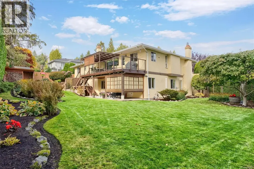 5179 Del Monte Ave, Saanich