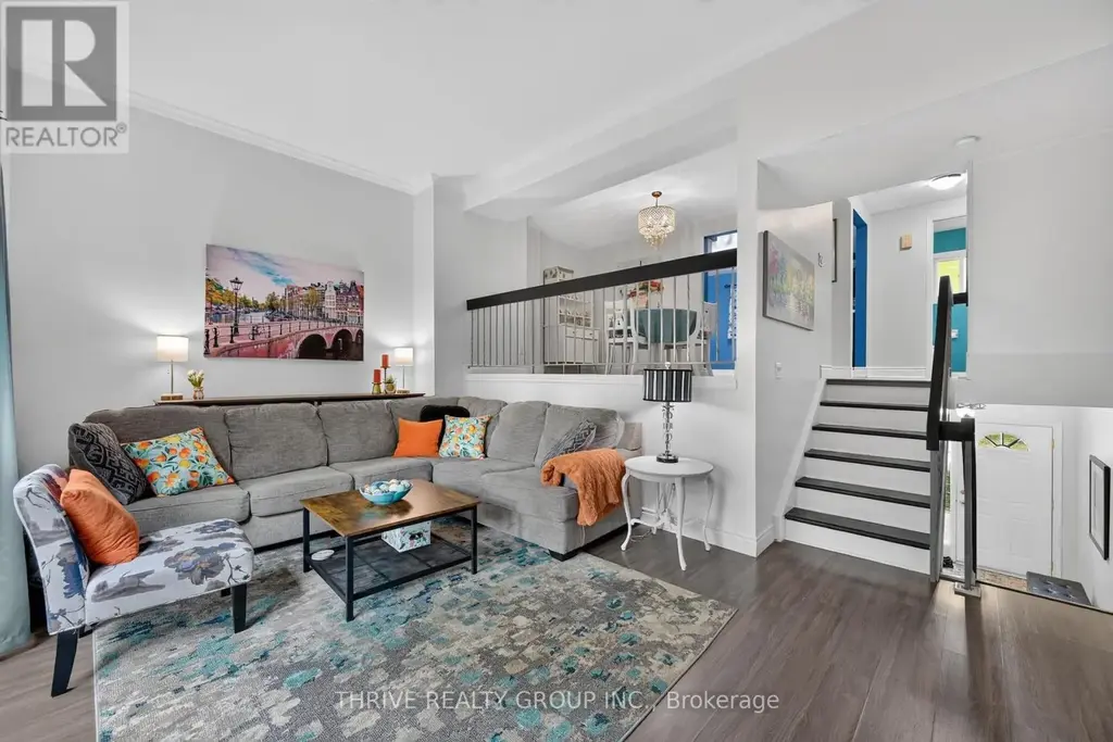 34 - 300 Sandringham Crescent, London South (South R)
