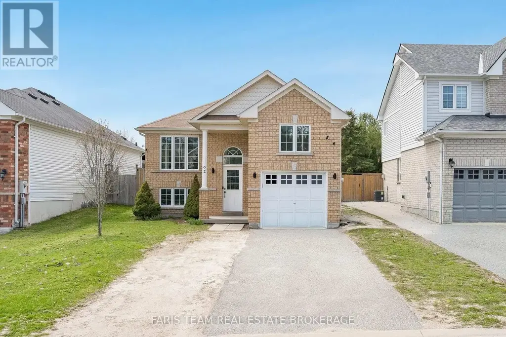 92 Wesley Avenue, Wasaga Beach
