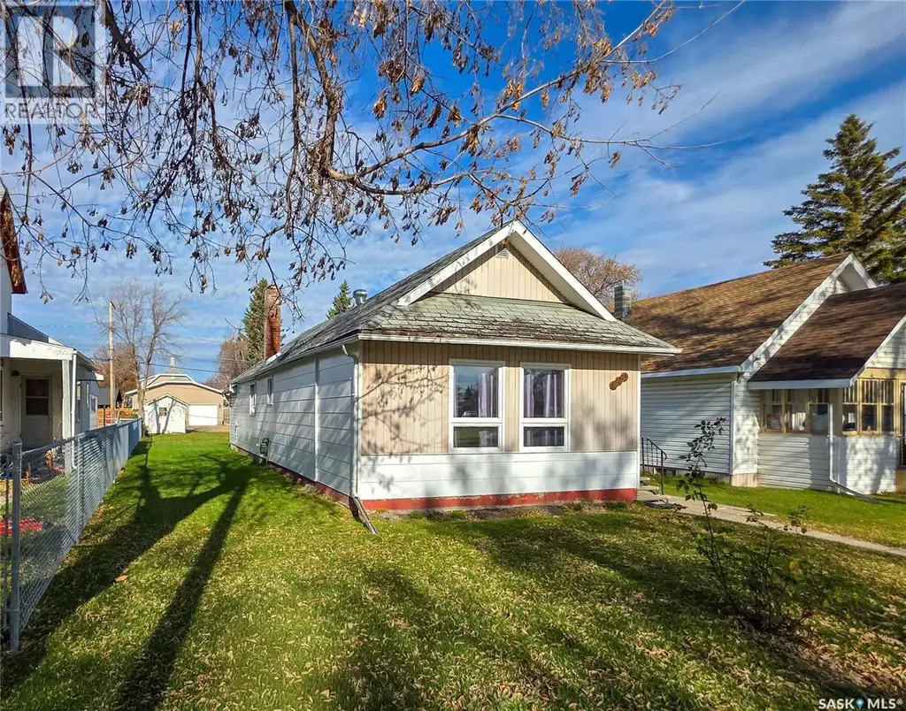 142 5th Avenue W, Melville