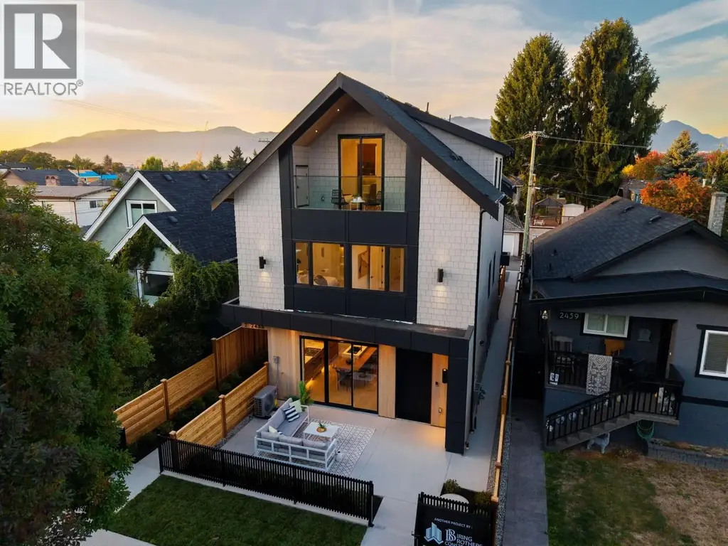 1 2435 Napier Street, Vancouver