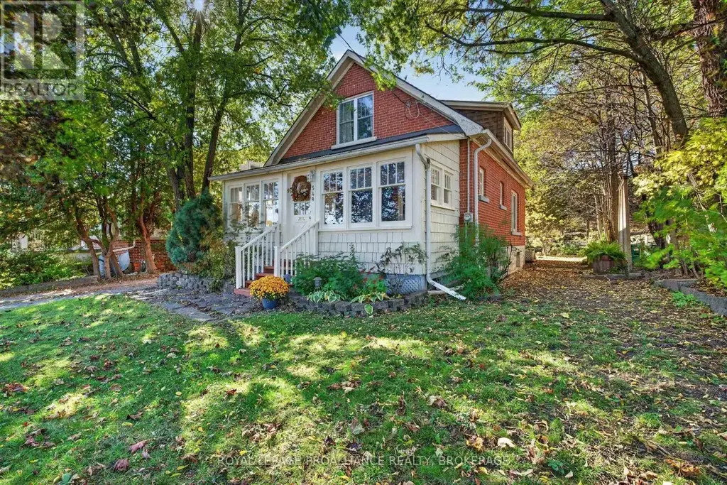 548 Division Street, Kingston (East of Sir John A. Blvd)
