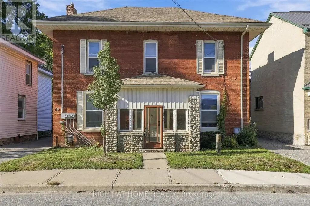 42 Wellington Street, Kawartha Lakes (Lindsay)