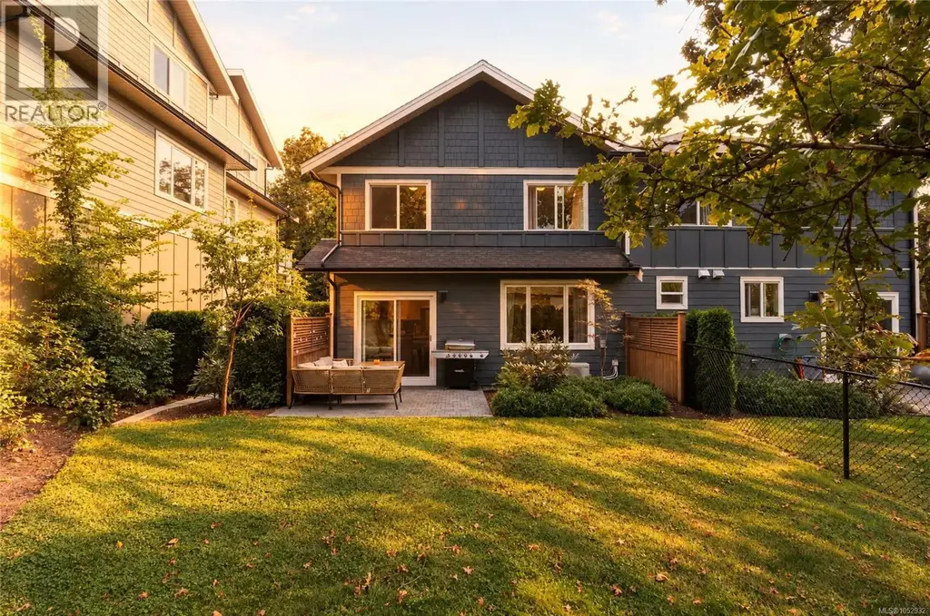 2 3031 Jackson St, Victoria