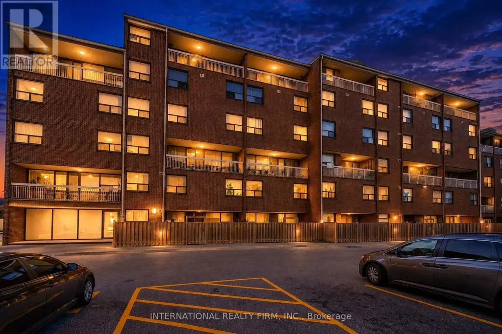 323 - 4064 Lawrence Avenue E, Toronto (West Hill)
