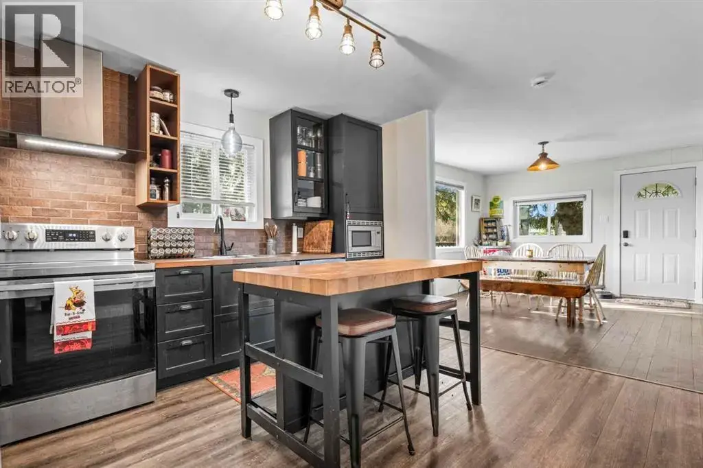 210 Royalties Crescent, Longview