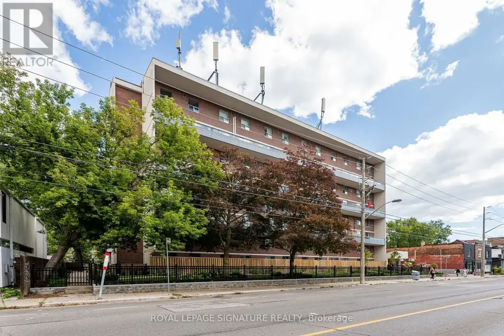 211 - 1071 Woodbine Avenue, Toronto (Woodbine-Lumsden)
