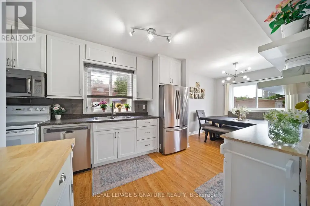 2 - 2027 Bluefields Drive, Burlington (Mountainside)